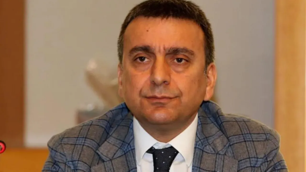 Azmi Karamahmutoğlu